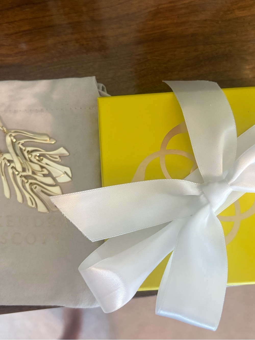 Kendra Scott Brushed gold leaf earrings. Luca- Includes gift box! NIB - Picture 8 of 11